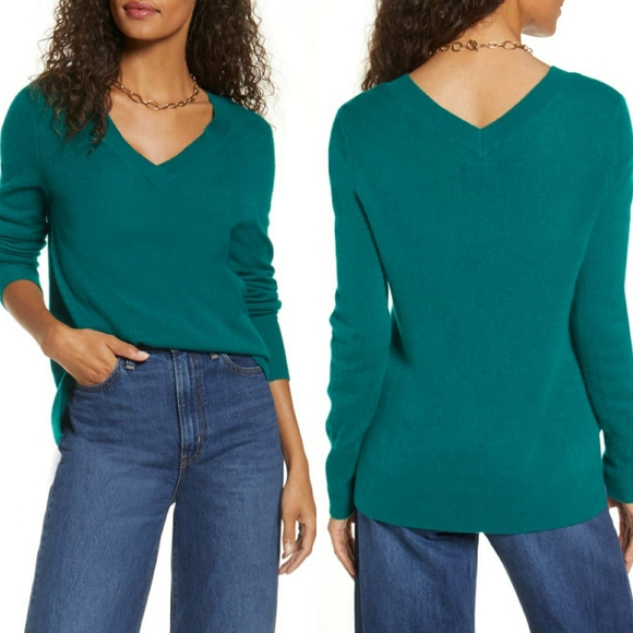 Halogen Sweaters - Halogen V-Neck Cashmere Sweater in Green
